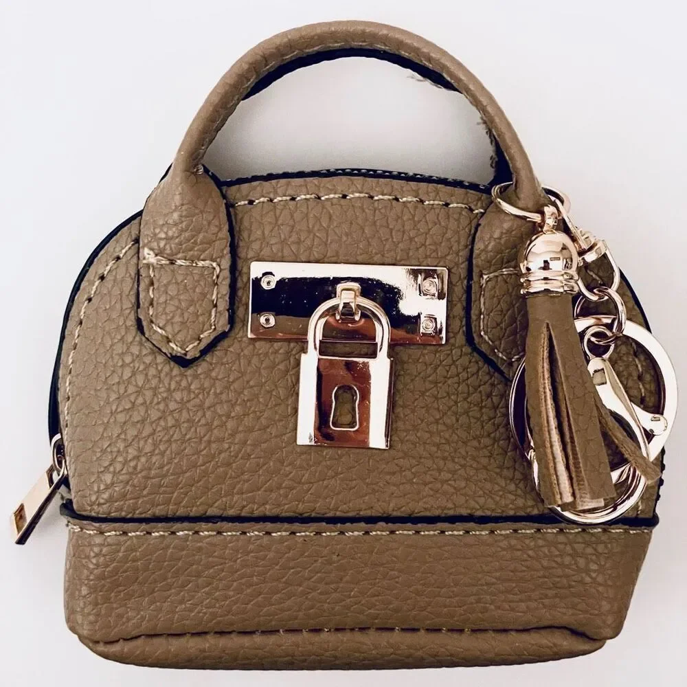 NWT Gorgeous Tan Pu Leather Purse Bag Charm Lobster Keyring Keyring Keyholder